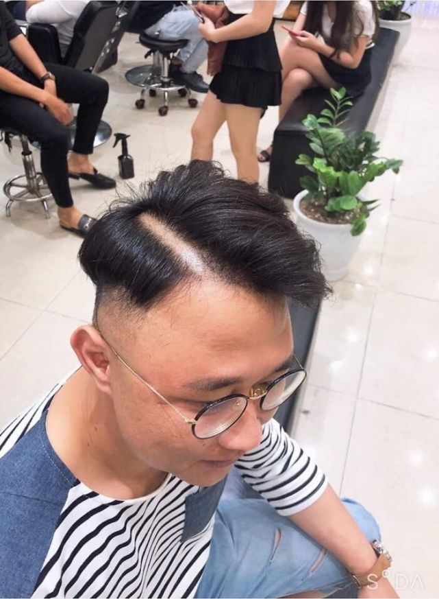 针织衫 有史以来最悲惨的发型你绝对想不到，你们猜托尼老师还在吗？