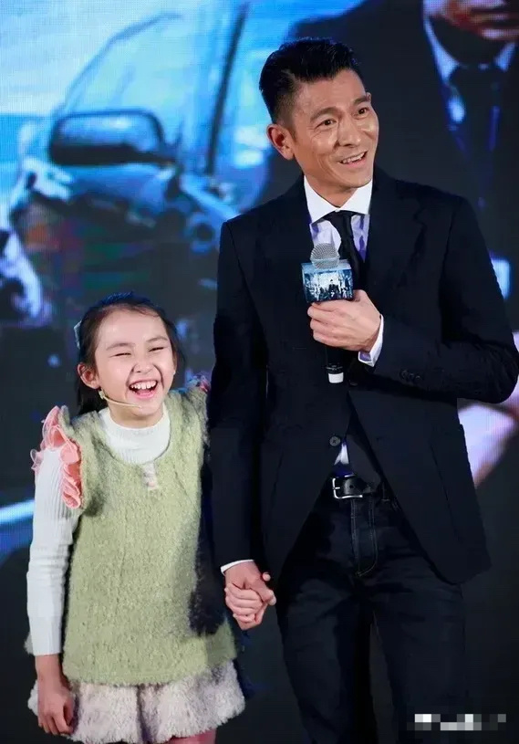 刘德华|刘德华每月25万,4个保镖3个保姆伺候妻女,安4台空气净化器护女