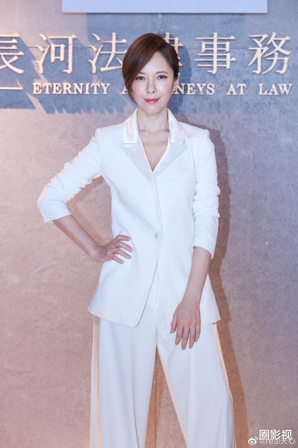 台湾|天心年轻时太美了，肩颈线好绝背还薄，和法国前男友相识像偶像剧