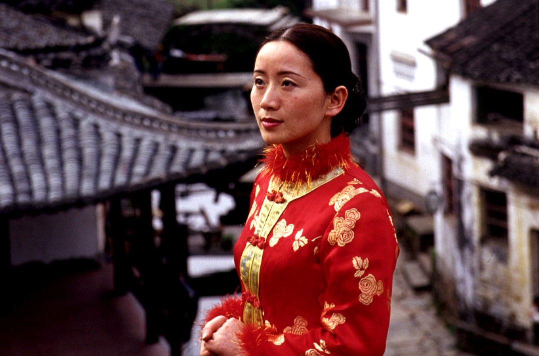 化妆 为什么农村的女性，比城市的女性更爱化妆打扮呢，且用力过猛呢？