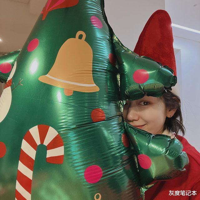 朴信惠|朴信惠崔泰俊婚期临近，准妈妈朴信惠晒喜帖送祝福，抱爱犬自拍