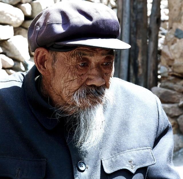 鹿野仙踪呀 2021年老年人“恭喜”了，年龄超过“这个数”，每月可多领500元