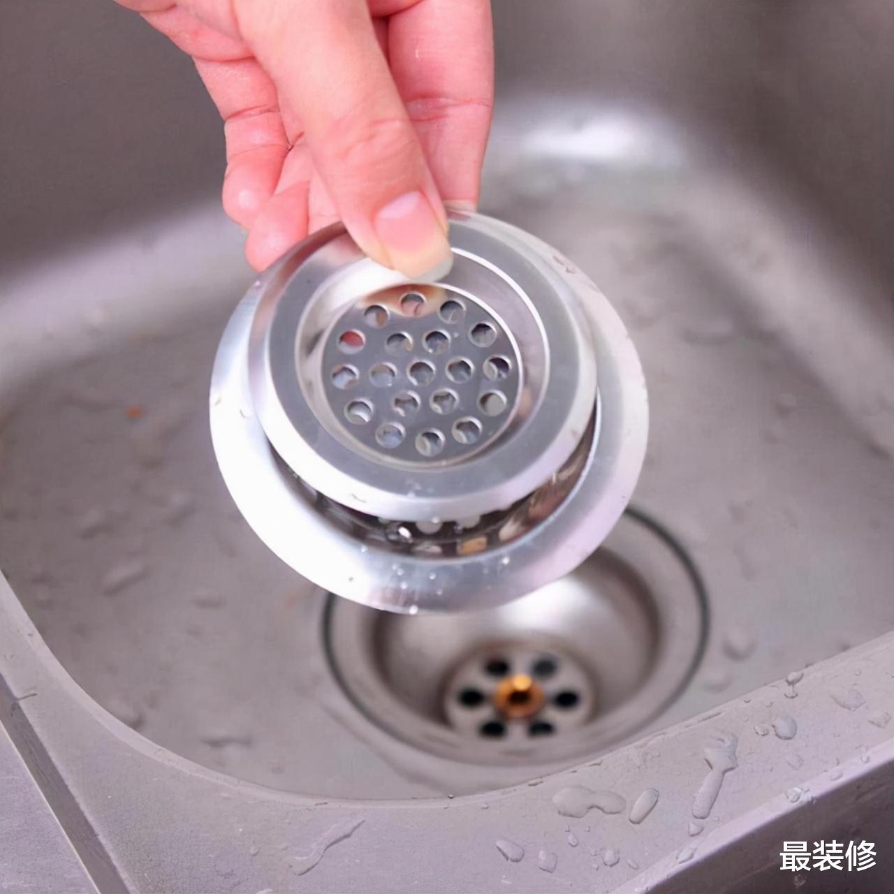 下水道堵了还用热水冲？老师傅教你几招，快速疏通没异味！