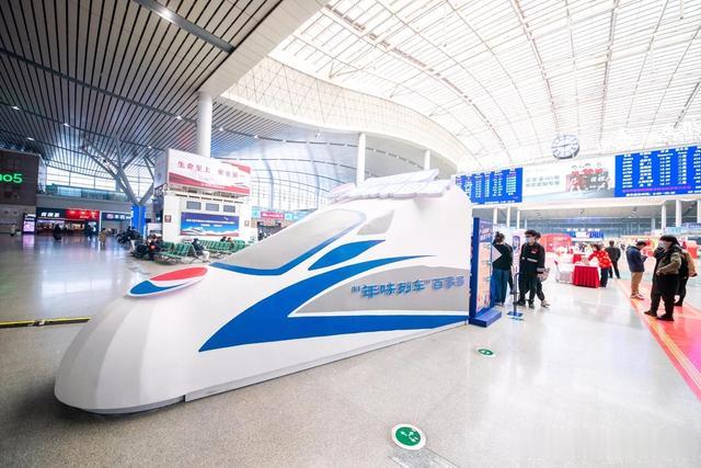 金鹰955电台 长沙南站年味列车再次“进站上车”，“扶好坐稳”爱心暖心高铁