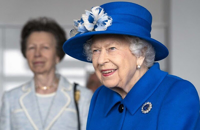 全球时尚风行|英国70岁公主惊艳亮相！穿浅色套裙甘当绿叶，不与95岁女王抢风头
