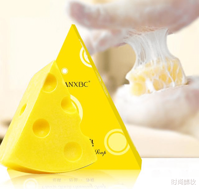 时尚美妆|54岁巩俐和71岁丈夫又火了！皮肤更紧致了，网友：无美颜肌肤超嫩