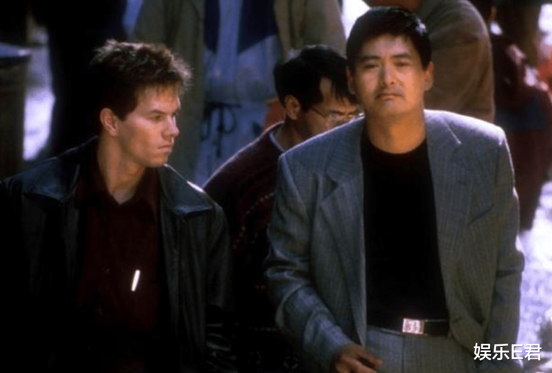 周润发|66岁周润发一人吃牛肉面，表现低调接地气，身家数十亿仍省吃俭用