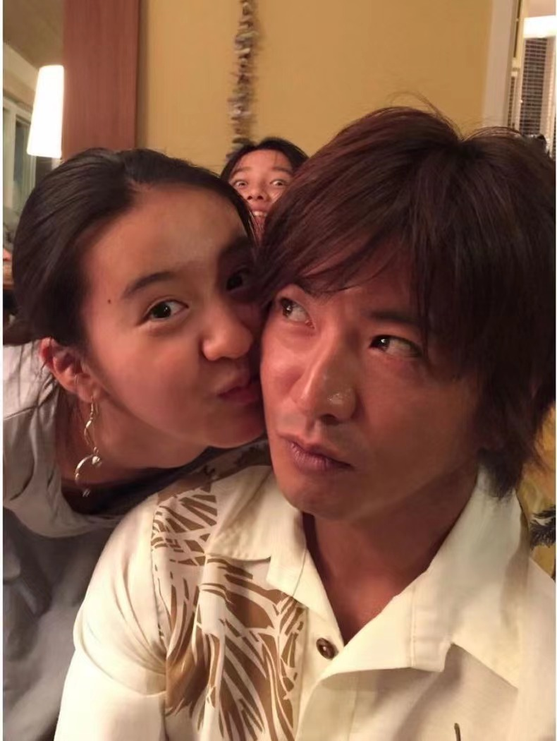 木村拓哉|木村拓哉庆49岁生日，全家福首次曝光，男神私下丑图引关注