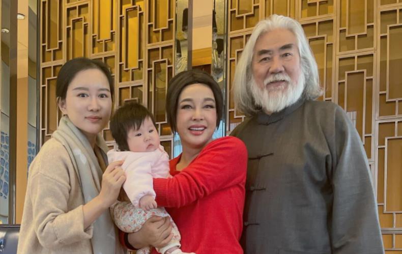 张纪中|张纪中“婚变”反转？亲子鉴定爆“惊天内幕”，本尊回应耐人寻味