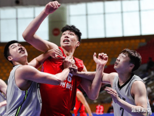 余嘉豪|浙江勝河南！余嘉豪遭批，三后衛(wèi)太穩(wěn)，時振愷仍崩，全隊拼勁太強