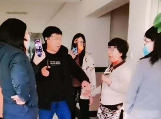 别墅|杜妈开始变卖名下别墅房产，要求全款付账，这是要跑路了？