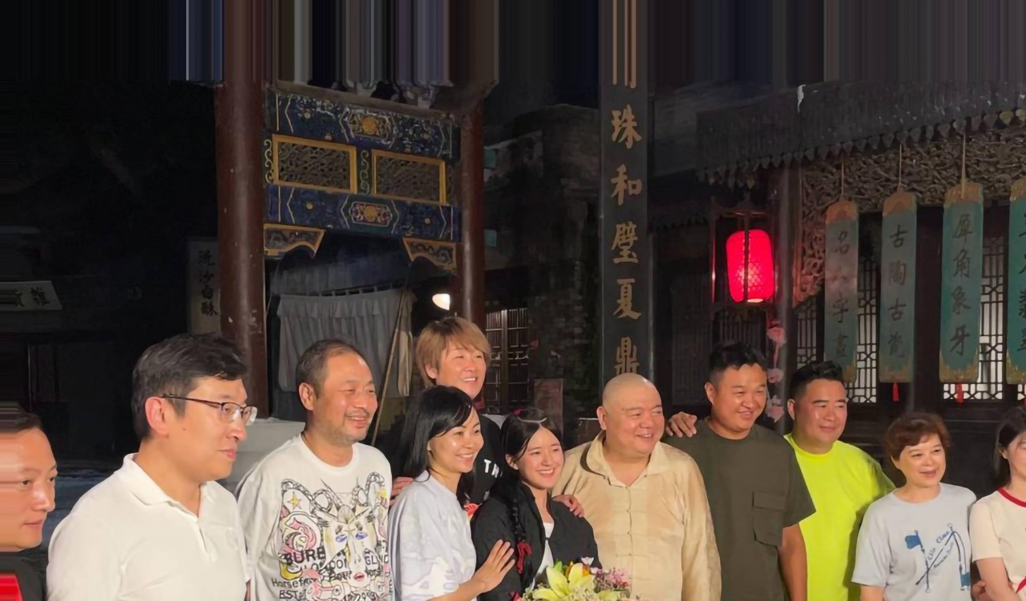 大叔论情感|《胡同》赵露思杀青，造型朴素颜值耐打，当红小花无缝进组成常态