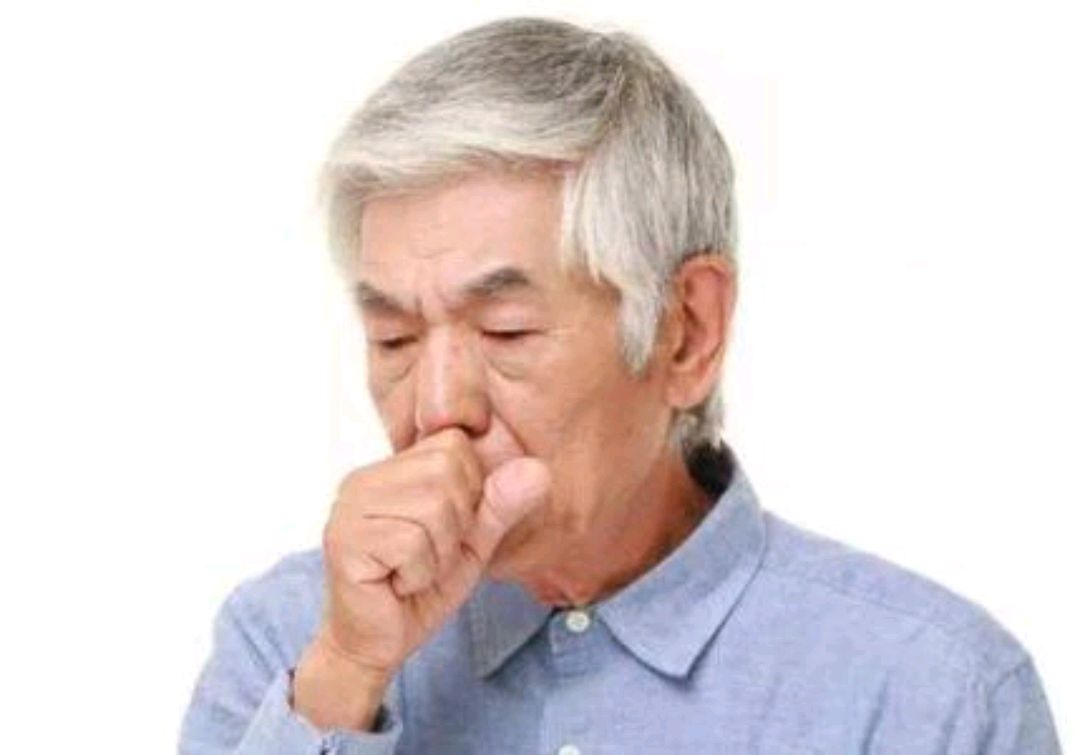 老姚说健康 提醒经常抽烟的人，若身上出现这2处“变大”，你可能需要养肺了