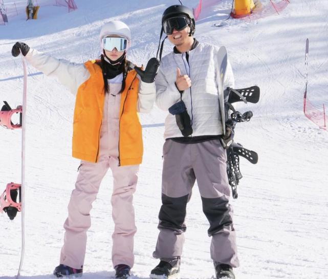 李小璐|好事将近？李小璐带绯闻男友见爸爸，比划剪刀手似少女获男主表白