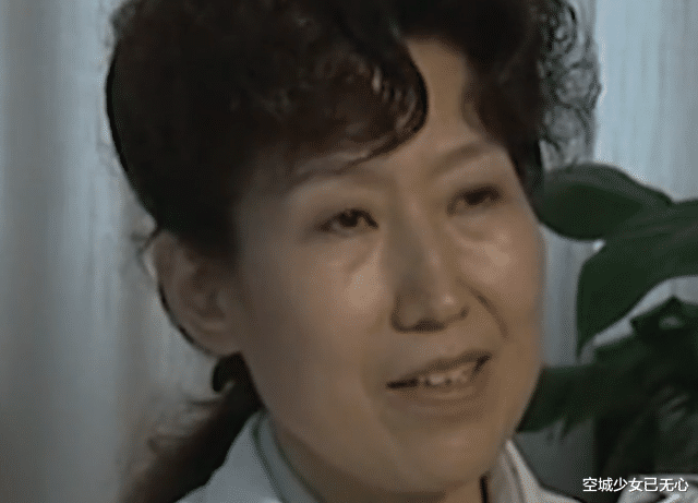 兄弟俩单身60年紧闭房门,村民好奇门缝偷看,意外揭开其不娶真相
