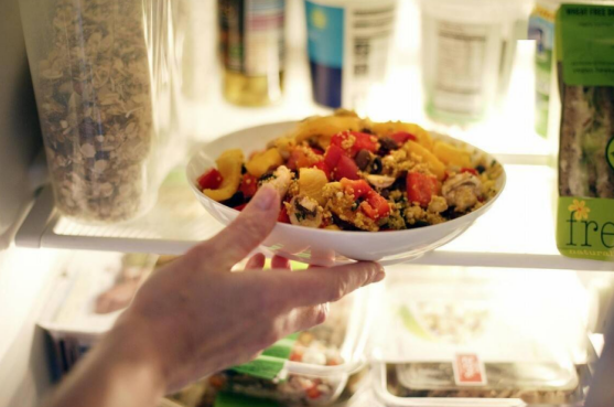 医生|46岁男子患甲状腺癌，妻子痛哭不止，医生叹息：冰箱1物害人不浅