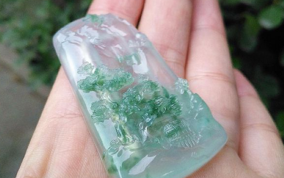 翡翠|老坑种和玻璃种翡翠，到底哪一个品质更高？根本没有可比性