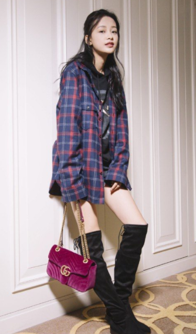 小智时尚|“腿精”女孩孙怡，私服穿搭展现青春活力，当代女学生必备模板