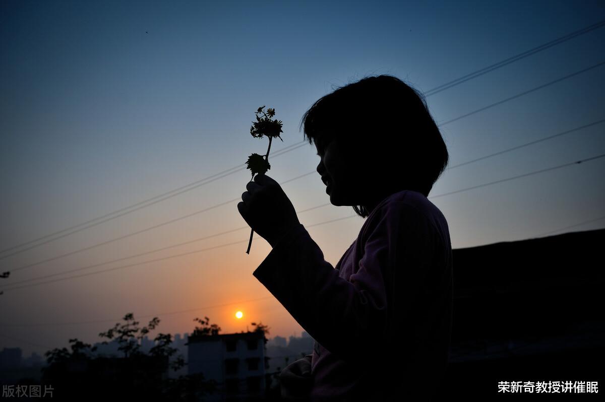 荣新奇教授讲催眠|心理学分析为什么现在的年轻人都过得不快乐？