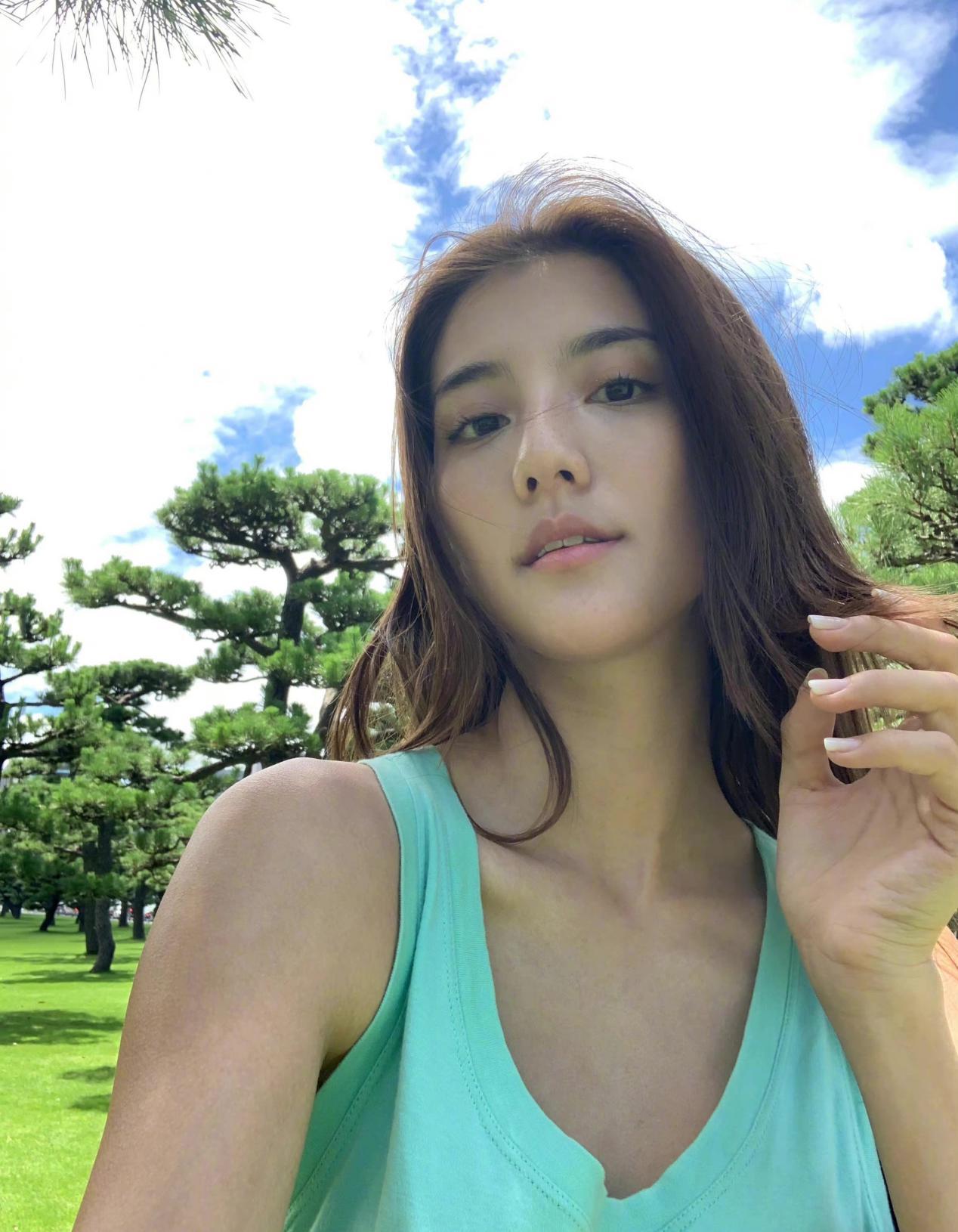 时尚圈的奇葩大喵|吴千语长相真洋气,随性穿搭都透出富家小姐味,一般人真心学不来