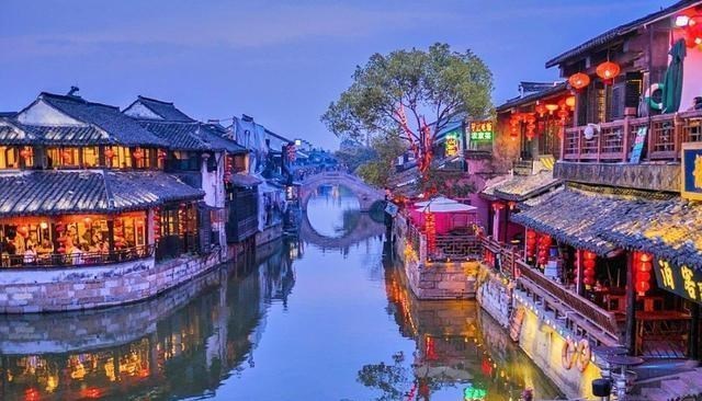 古镇 嘉兴一古镇走红，被称为“越角人家”，距离上海市中心80公里