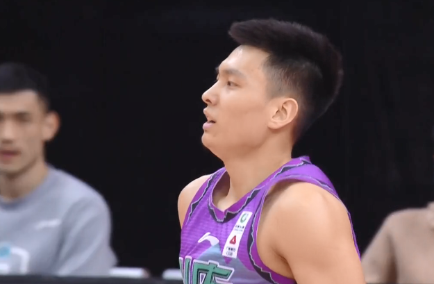 山東男籃|山東11比2扭轉局面，21歲新星9中8轟19分，連續2+1還進壓哨3分