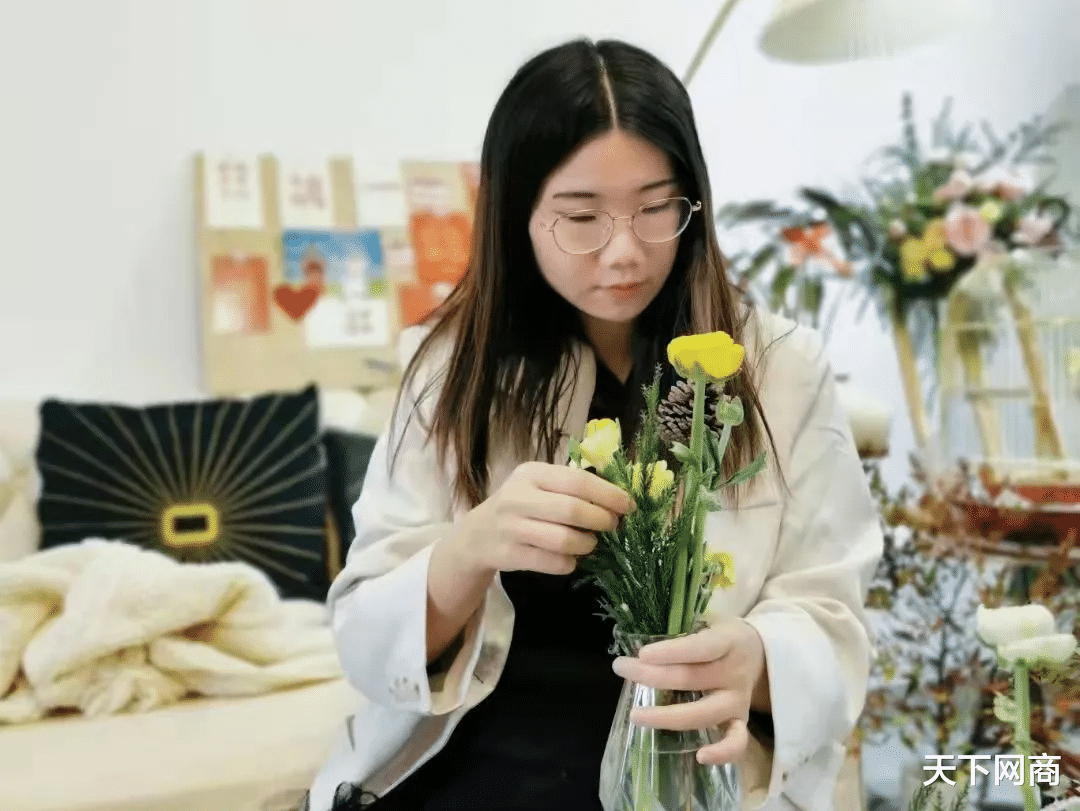 深圳女孩用500元爆改婚房:除了搞钱还能这么活