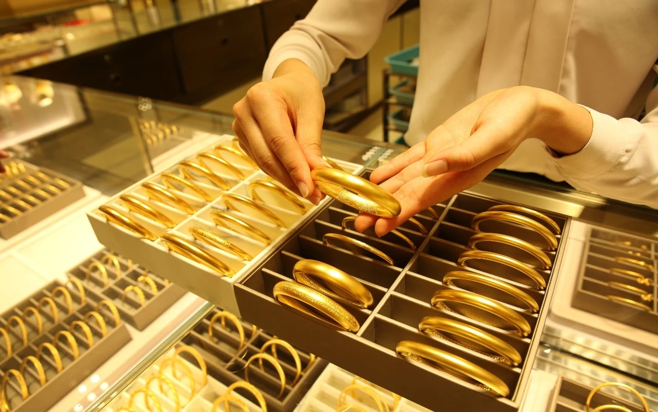 国际珠宝网 女士佩戴黄金项链一般多少克合适呢？