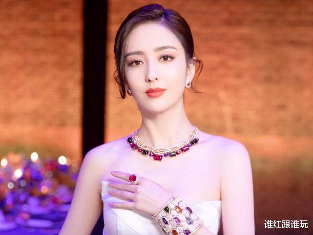 童瑶|童瑶二度封后，尴尬的何止江疏影，还有佟丽娅和全体85花！