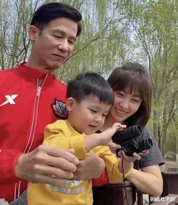 鱿鱼游戏|老来得子！61岁李子雄晒3岁儿子近照，五官精致立体似足混血儿