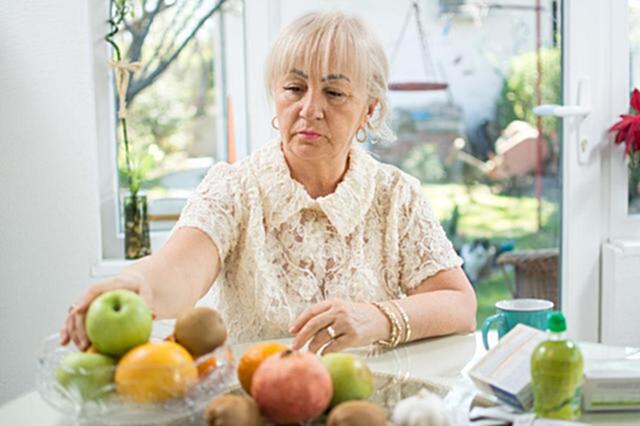 肾结石|人到中年后，身体若发出4种信号，或有血栓可能，不妨对照自查