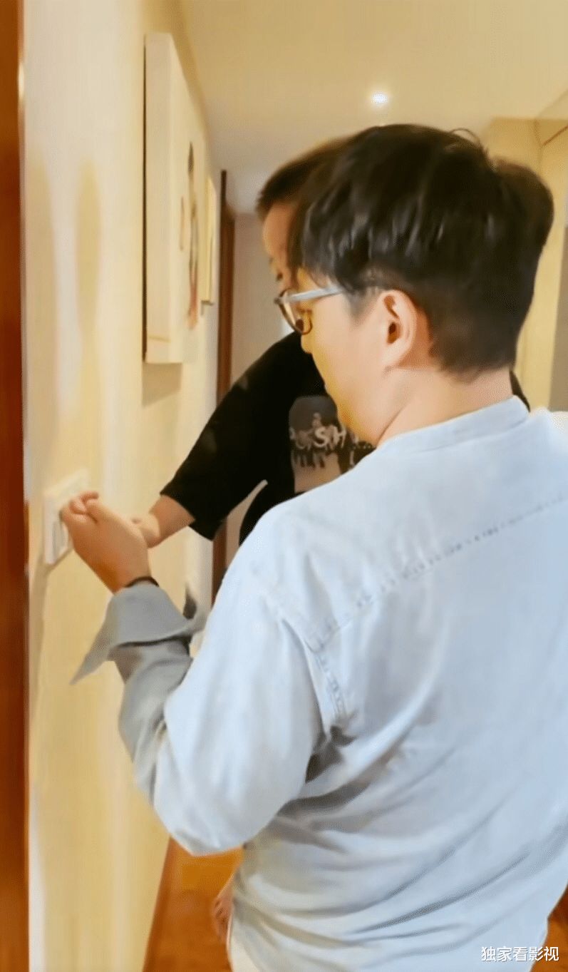 华少|吐血后发胖，因高以翔内疚，台柱子华少失宠？节日回家晒三胎儿子