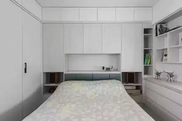 |现在卧室床头不流行放床头柜了！学着这样装，分分钟秒杀床头柜！