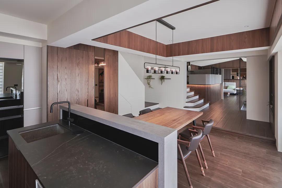 只因在日本留过学，47岁的他回农村重建二层老宅，场面极度舒适