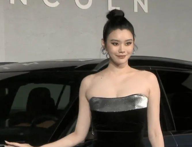 Angelababy|2021年女星红毯翻车造型，赵丽颖显老气，杨颖头大身小