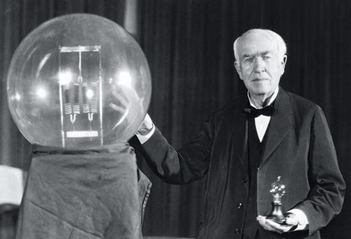 慈禧太后|慈禧第一次见到灯泡时，随口喊出两个字，至今沦为后世笑柄