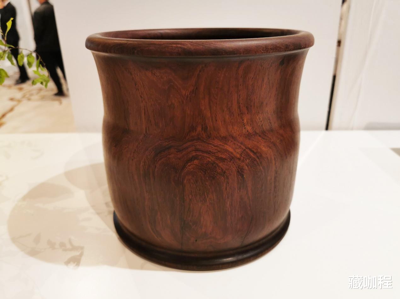 |黄花梨特征不少，尊式笔海27.6万元成交