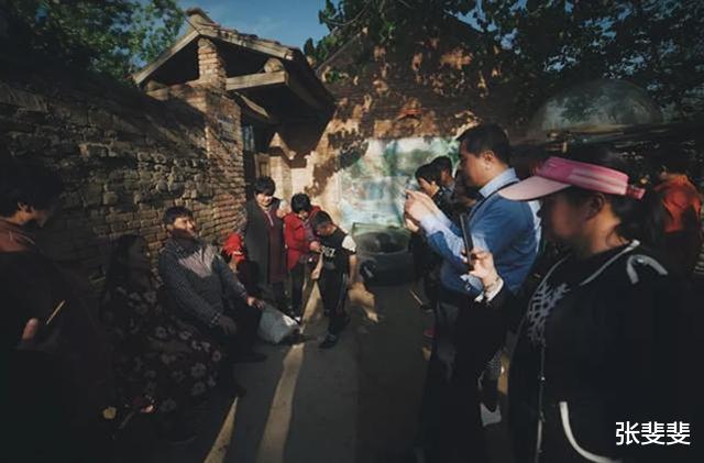 范闲|拉面哥爆火，大衣哥露出了“真面目”，怎么看都不像老实人