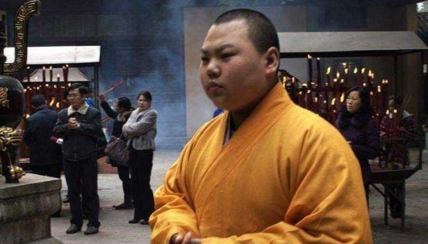 小喵姐|庙里的和尚们顿顿吃素,为何还肥头胖耳?主持揭秘:关键在伙食上