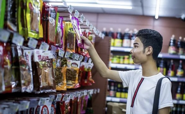 发际线|发际线男孩小吴，一年多没见，模样大变，看起来他过的不错