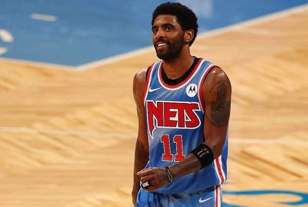 湖人隊(duì)|恭喜詹姆斯！湖人達(dá)成3方交易，隆多正式離隊(duì)，6+3前鋒有機(jī)會(huì)留下