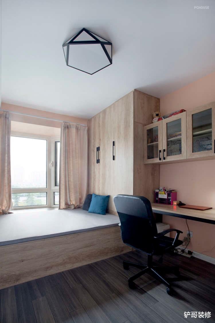 文艺工作者的新家，用独特的见解装修新房，满足一家三口的喜好