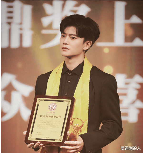 任嘉伦|任嘉伦获华鼎奖“全国观众最喜爱十佳演员”，初心依旧，嘉速前行