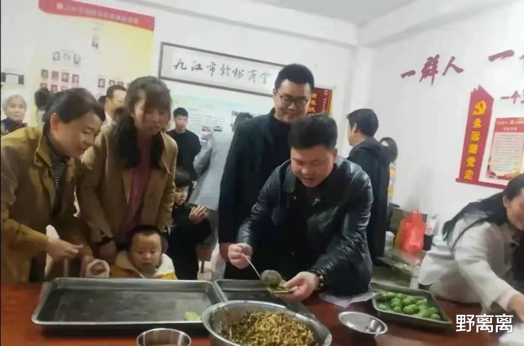 购房置业|郭威一家回九江祭祖,网友给他点赞:回来吧,我们筹款给你买房