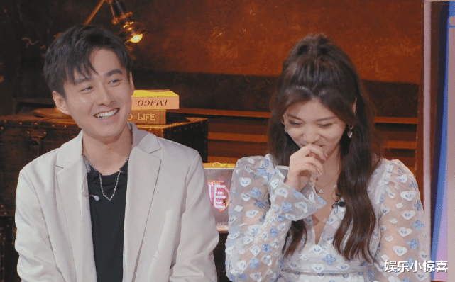 马子佳|心动4：嘉宾齐聚演播厅，男1屡被cue不说话，还被像商品一样打量