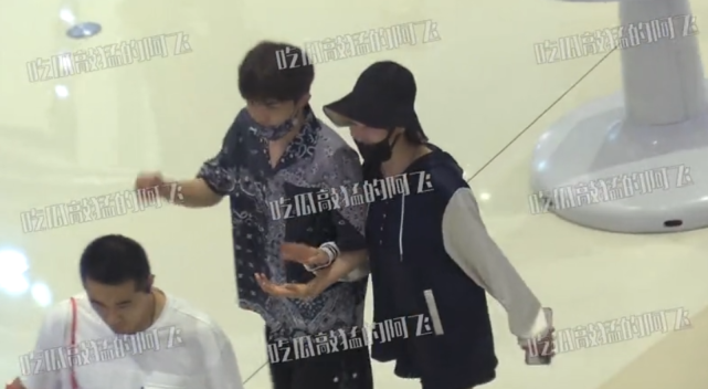 张雨绮|分手了？张雨绮与小10岁鲜肉男街头搂抱，和李柄熹三月前还有互动