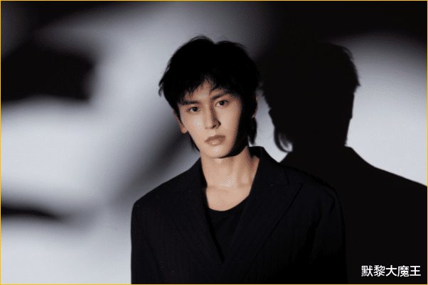 张哲瀚|“最受欢迎”男演员大洗牌，张哲瀚第5，龚俊仅第3，榜首再次易主