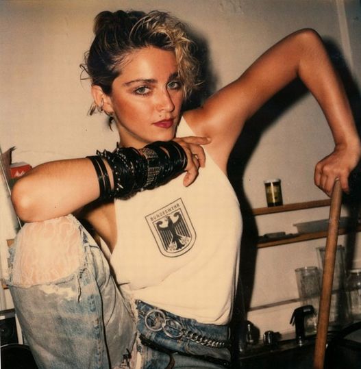 麦当娜|征服大虫罗德曼，小36岁男友怀里撒娇，63岁麦当娜被宠成小女孩儿