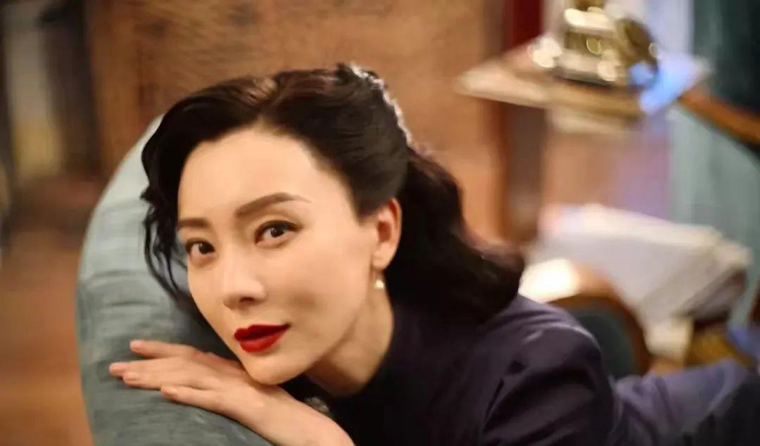 黄奕|女星们的颜值随时间有变动，黄奕脸僵，秦海璐逐渐变美