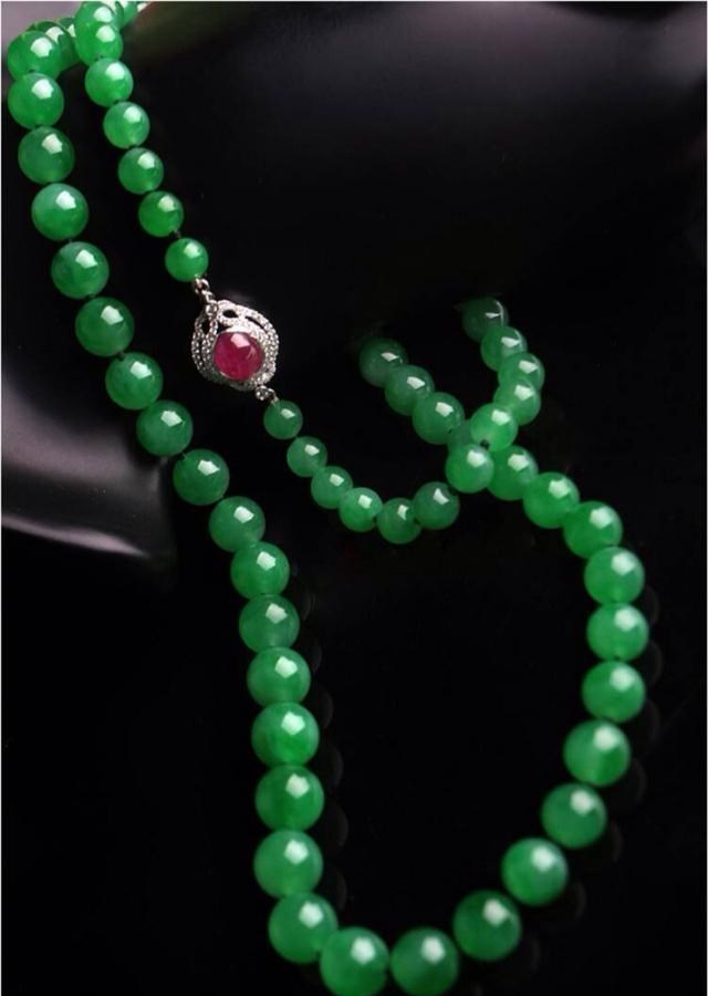 翡翠|购买翡翠擦亮眼，这8种翡翠不能买，土豪级玩家随意！